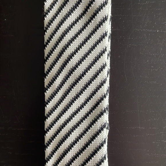 Mens striped skinny tie - Picture 3 of 11